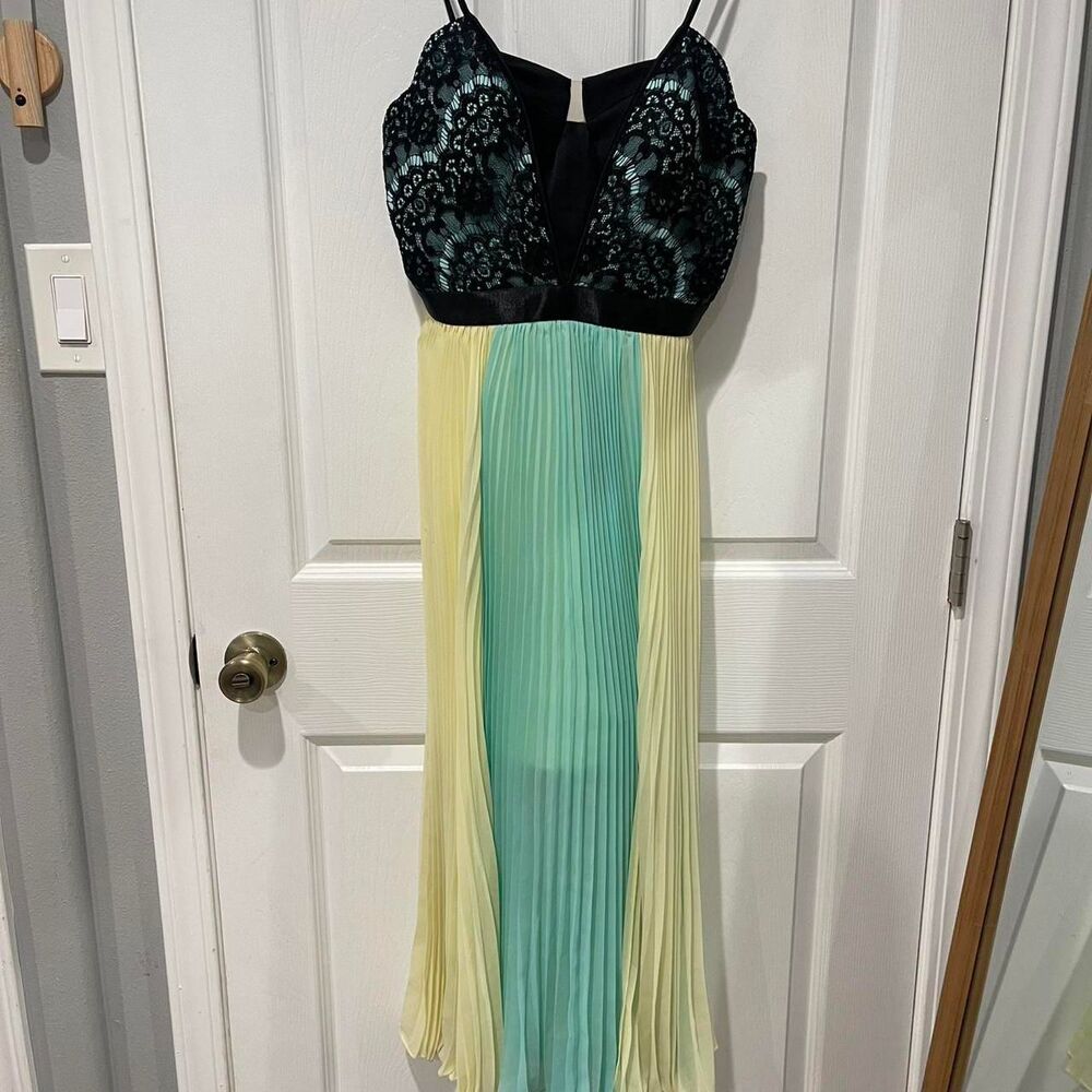 Three floor Vacation Maxi Dress - Picture 8 of 9